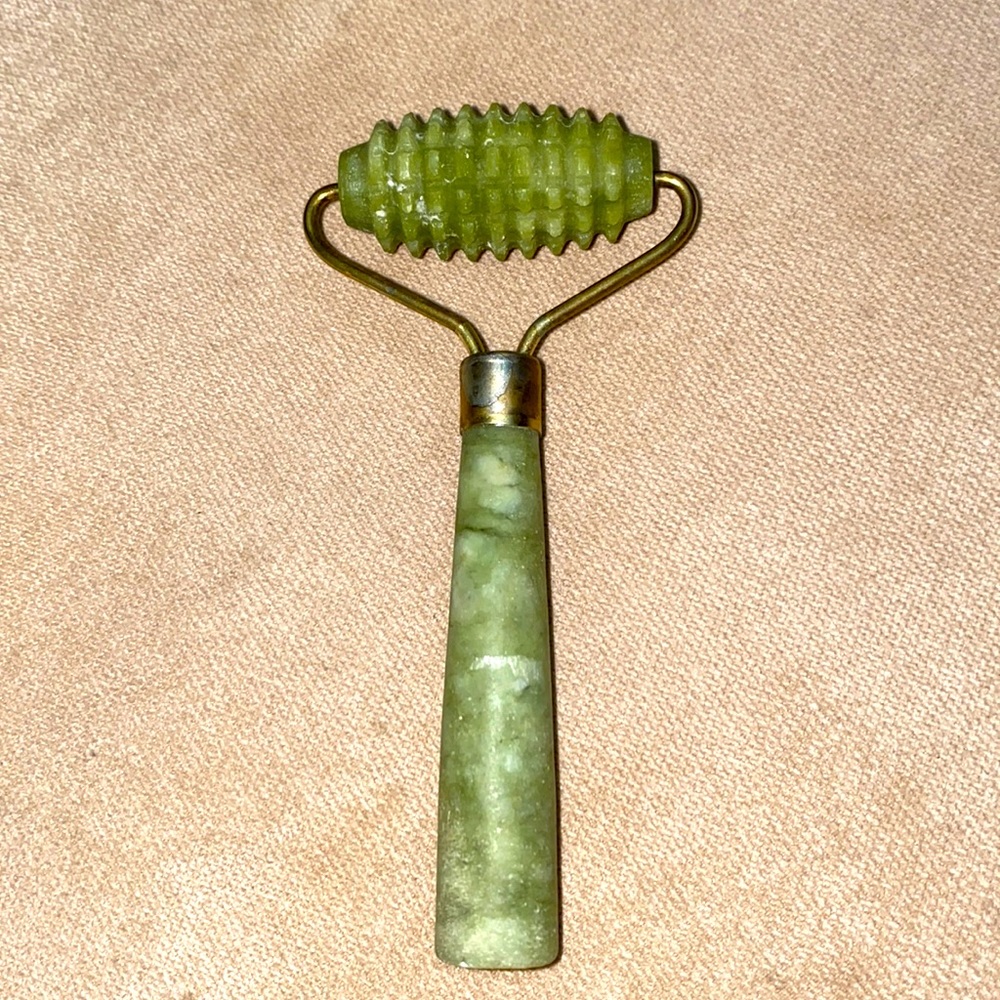🌻3/$15 Jade Roller with Textured Studded End
